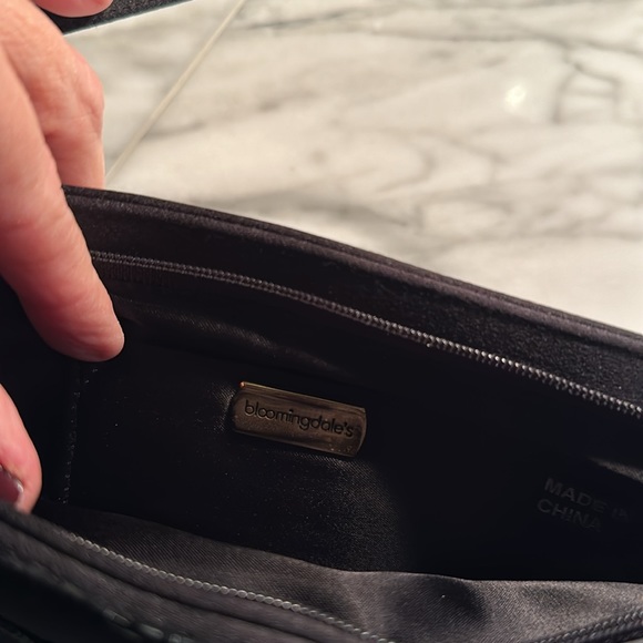 Beautifully beaded evening handbag. Perfect for your upcoming black tie events! - Picture 5 of 7